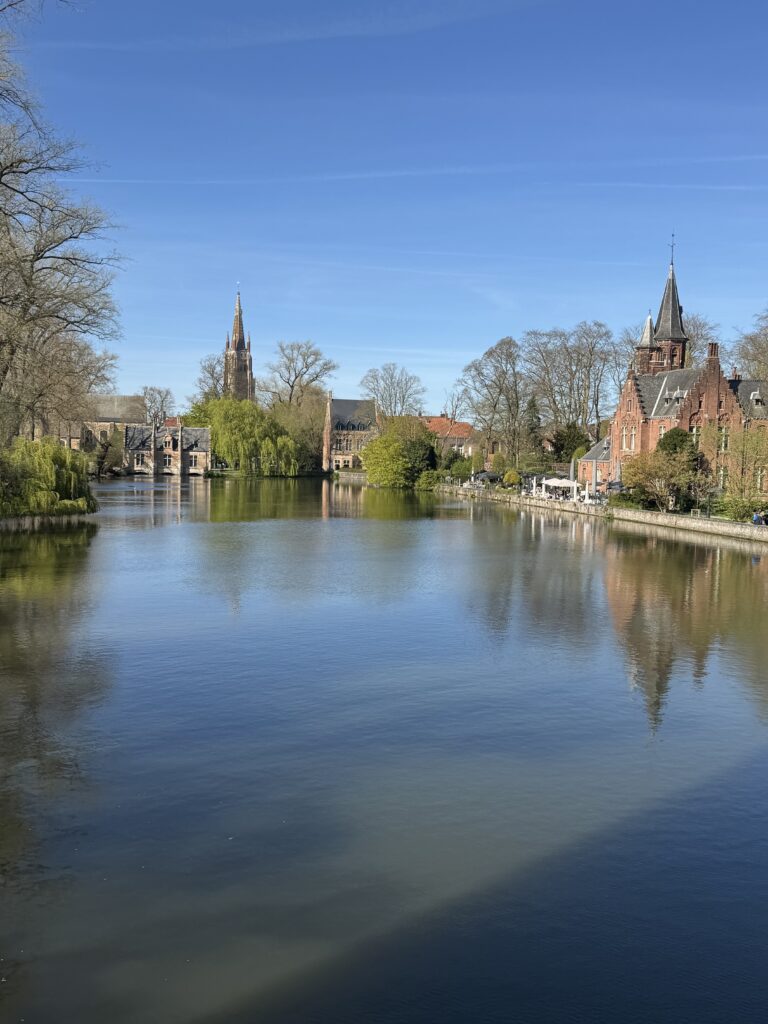a beautiful picture of a river