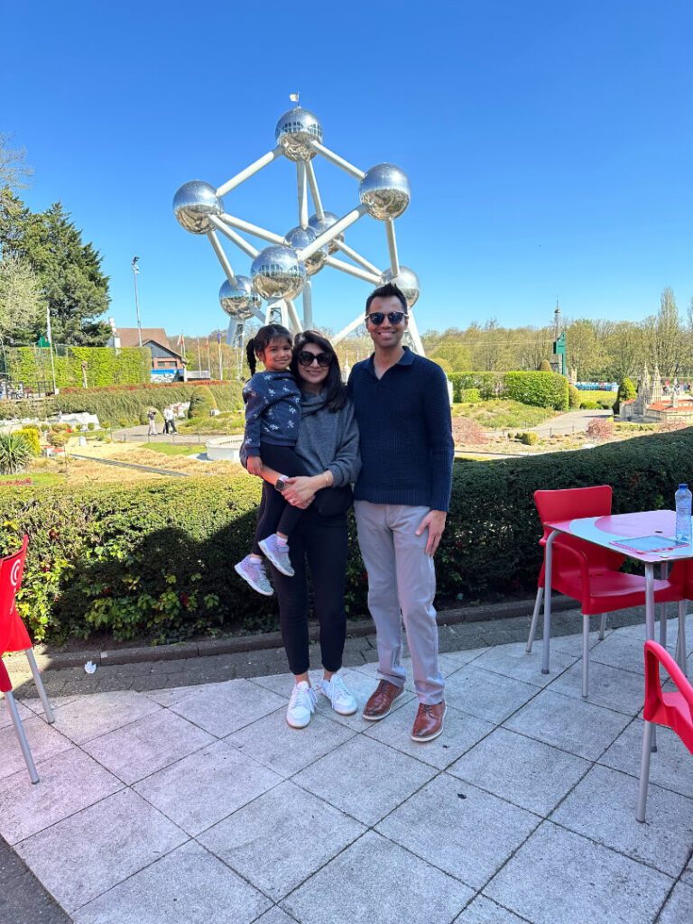 Family picture with the Brussel Art Atonium